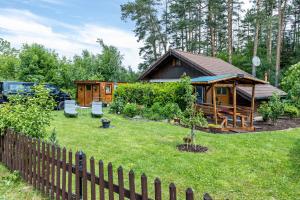 a log cabin in a yard with a fence at Ferienhaus Obert - Drognitz in Drognitz