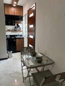 a kitchen with a table with two glasses on it at Loft Residencial Monterrey Norte in Monterrey +2 photos