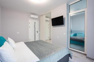 a bedroom with a large bed and a large window at Nyvky Like Home - Fayna Town - apt 149 8 поверх, 1 буд in Kyiv +33 photos