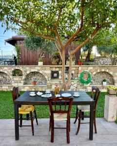 a black table and chairs in a yard at Guest House Gorani in Berat