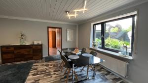 a dining room with a table and a window at Fewo Carpe Diem in Scheuerfeld