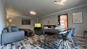 a living room with a dining room table and a couch at Fewo Carpe Diem in Scheuerfeld