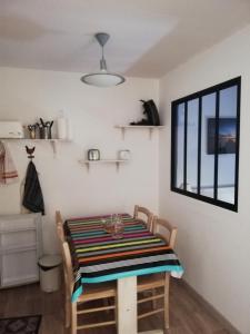a dining room with a table and a window at Résidence Pyrénées Zenith in Luz-Saint-Sauveur