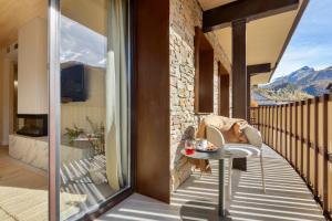a balcony with a table and a view of a mountain at CiMa Panticosa by BeValle in Panticosa