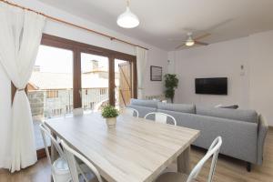 a living room with a table and a couch at Aura de Gavin by BeValle in Buesa