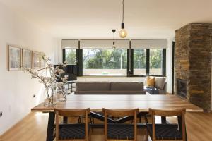 a living room with a table and a couch at La Ventana de Saras by BeValle in Panticosa