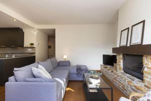 a living room with a couch and a fireplace at Pirenaica by BeValle in Escarrilla