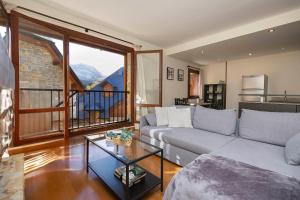 a living room with a couch and a table at Pirenaica by BeValle in Escarrilla