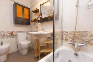 a bathroom with a sink and a toilet and a tub at Altos de Argualas by BeValle in Panticosa
