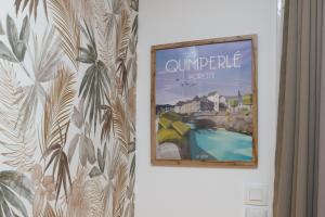 a picture hanging on a wall in a room at Laïta - Séjour à Quimperlé in Quimperlé