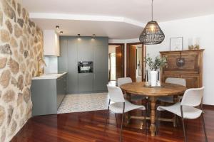 a kitchen and dining room with a table and chairs at Partacua by BeValle in Tramacastilla de Tena