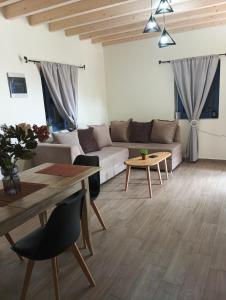 a living room with a couch and a table at Mary's home in Atsikí