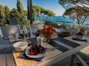 a table with fruit on it with a view of the ocean at Appartamenti BluMare in Diano Marina