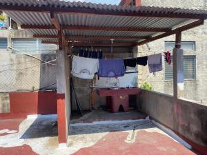 a patio with a sink and a clothes line with clothes at Mio y tuyo in Flores