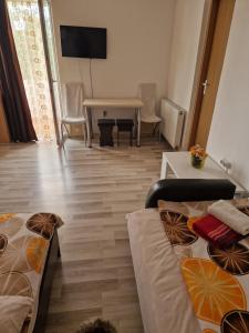 a living room with two beds and a table at apartament maia 2 in Turda