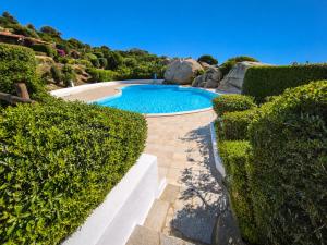 a swimming pool surrounded by green hedges at NEW 2026 - Villa Rafael in Porto Rafael