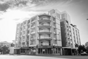 a black and white photo of a building at Baileys Serviced Apartments in Perth