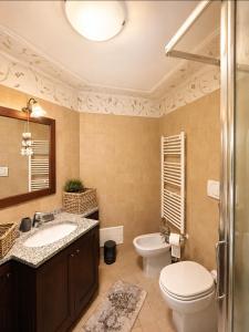 a bathroom with a toilet and a sink at Le Petit Refuge in La Thuile +14 photos
