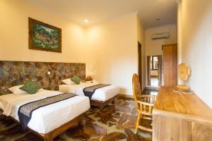 Bulan Bali Homestay tesisinde bir odada yatak veya yataklar