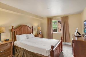a bedroom with a bed and a desk and a window at Getaway at Wildhorse in Steamboat Springs