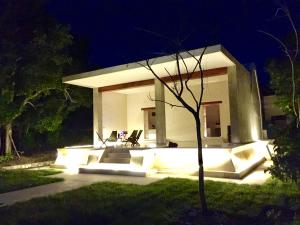 Hotel Casa Maya Calakmul外面的花园