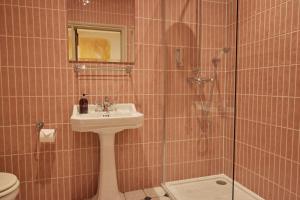 a bathroom with a sink and a shower at The Dirty Habit in Hollingbourne