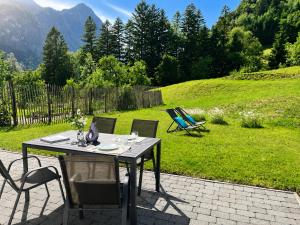 a table and chairs sitting on a patio at Ferienwohnung Freiraum in Dalaas