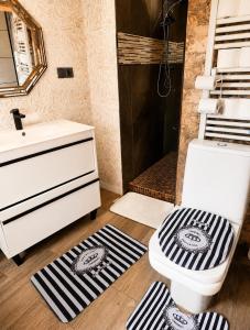 a bathroom with a white toilet and a sink at La Bastida Del Mirador in Diezma