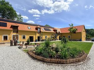 a building with a garden in front of it at Apartmány Statek Bezdědice in Hostomice
