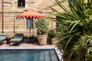 Swimmingpoolen hos eller tæt på Hotel Palacio de los Ángeles a member of LHW + 97 billeder