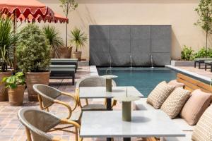 Swimmingpoolen hos eller tæt på Hotel Palacio de los Ángeles a member of LHW