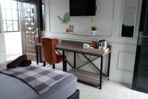 a bedroom with a desk with a bed and a desk at Kinari Sharia Living in Kediri +37 photos