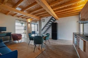 a kitchen and living room with a table and chairs at Pied-a-Terre Tomar in Tomar