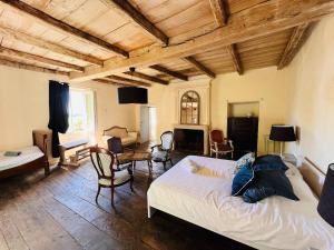 a bedroom with a bed and a living room at Le pavillon des sœurs in Fontenille