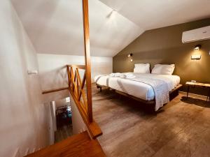 a bedroom with a bed and a mirror at Casa Jardim in Porto