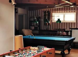 a pool table in a living room with a pool at Vaste et confortable maison à la campagne in Villotte-sur-Aire