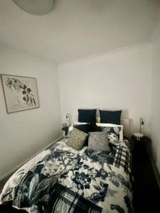 a bedroom with a bed with a blanket and pillows at Olivers Home in Forbes