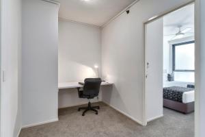 Postel nebo postele na pokoji v ubytování SKD Suites