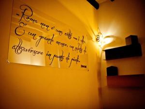 a sign on a wall with writing on it at Yellow Butterfly House Holiday in Rome