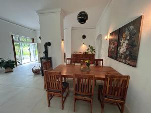 a dining room with a wooden table and chairs at Ferienwohnung Villa Bismarck mit Sauna und Whirlpool in Görlitz