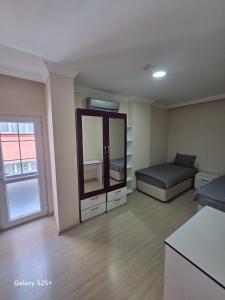 a living room with a bed and a mirror at Şahinler Suit Apart in Trabzon