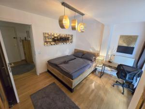 a bedroom with a bed and a desk in it at Modernes Apartment mit XXL-Balkon in Hannover
