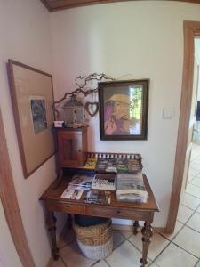 a room with a wooden table with a telephone and magazines at Skærbæk BB Bed and Bath in Skærbæk