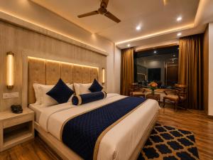 a bedroom with a large bed in a room at Hotel Woods inn Dalhousie #MBS Travels # Rooftop # Restaurant # Top Rated Property in Dalhousie