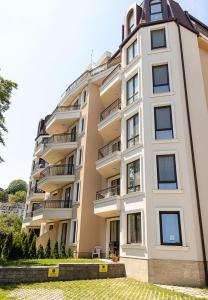 a large building with balconies on the side of it at Summer Apartments Kabakum by Flat Manаger in Golden Sands