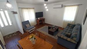 a living room with a couch and a table at Maritsa's Cozy Apartment in Mytilinioí