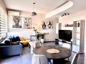 a living room with a table and a couch at elva creta beach in Palaiokastro