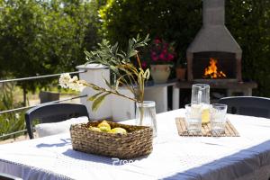 a table with a basket of fruit and a fireplace at Villa Rurale con Vista by Propertize in Monti