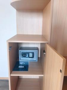 a small cabinet with a radio in it at T&T Bungalow in Ban Khouaphan