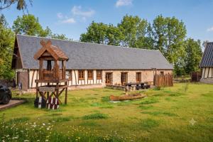 a model of a barn with a house at Iaks keramik in Saumont-la-Poterie